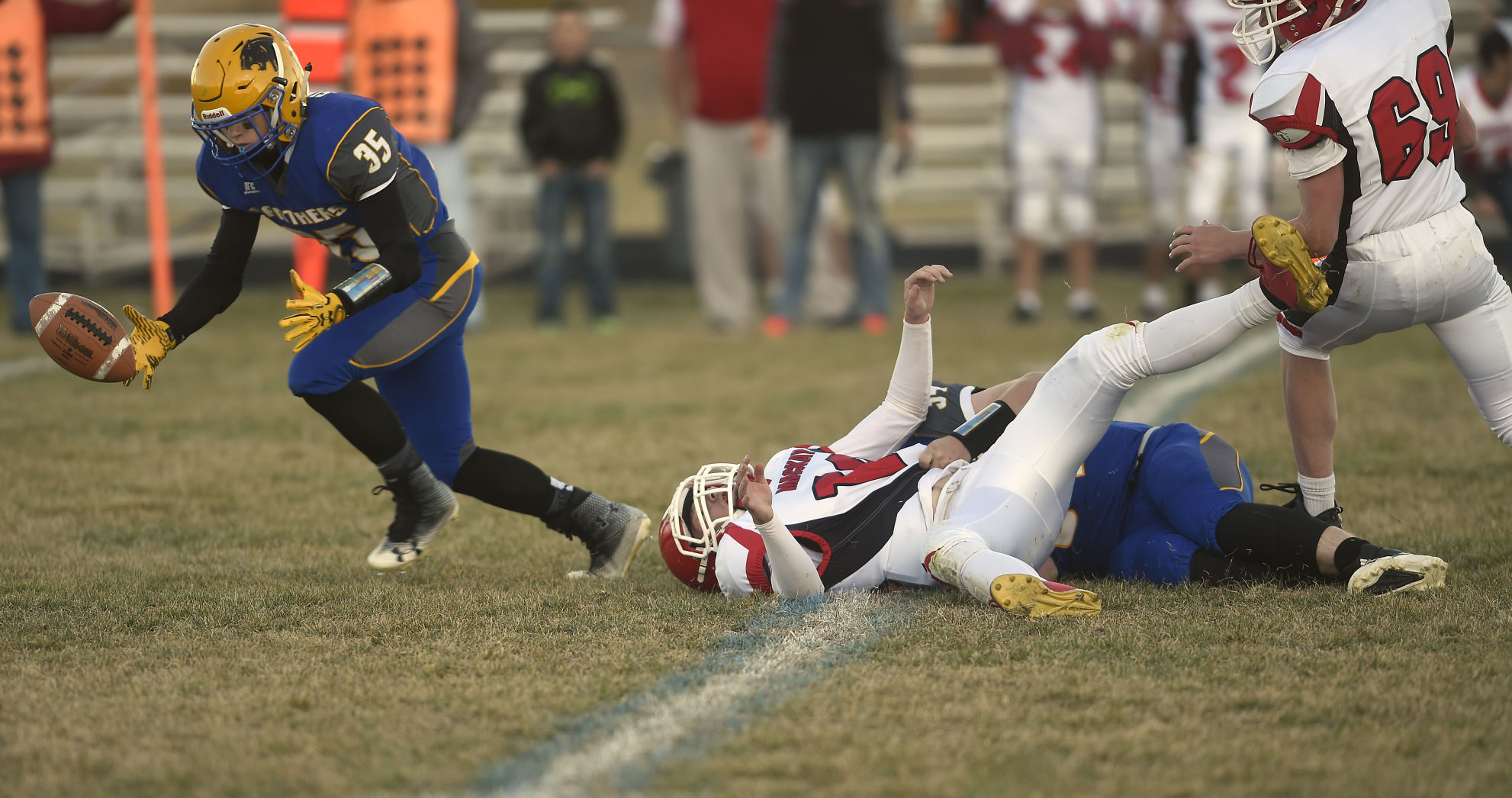 Football - Mackay Vs. Carey